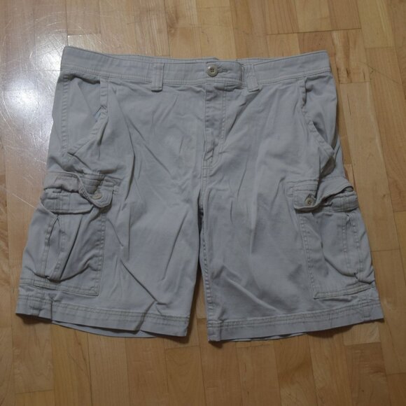 ST. JOHN'S BAY Men's Sz 40 COMFORT . STRETCH WAIST Cargo Shorts - EXCELLENT - Picture 1 of 6